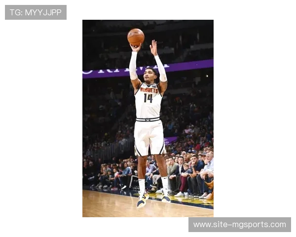 约基奇高位策应结合低位单打,全面技术破解海斯防守对位 约基奇高位策应结合低位单打,全面技术破解海斯防守对位